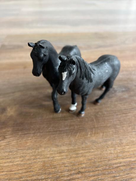 Schleich čierne kone, 