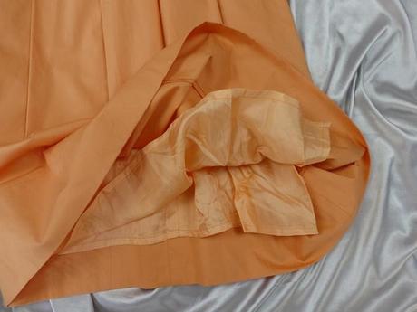 Kvalitné originálne šaty, 34