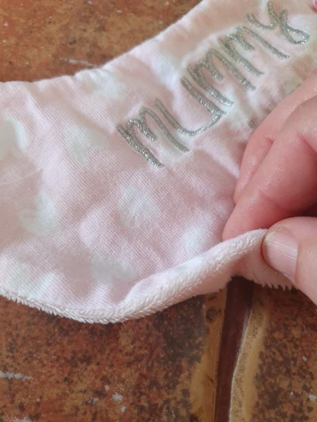 Nákrčník ružový, baby