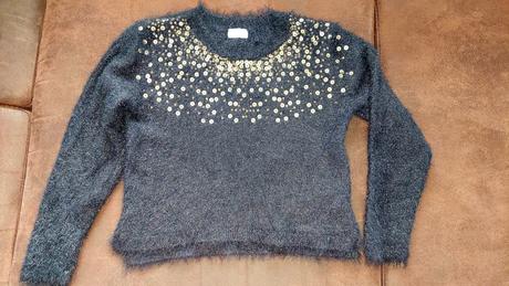 Chlpatý pulover so zlatými flitrami, h&m,134