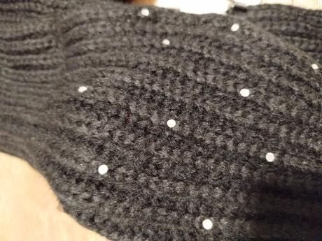 Hrubý čierny šál, 