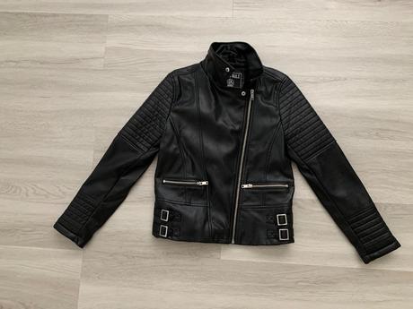 Kožená bunda, 152