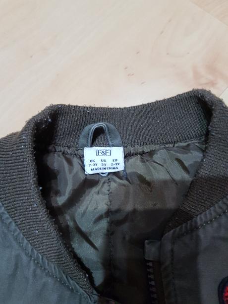 Bomberka olivova, f&f,98