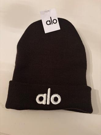 Zimná čiapka značky alo, 