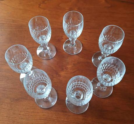 Krásne prepracované poháre na stopke, 