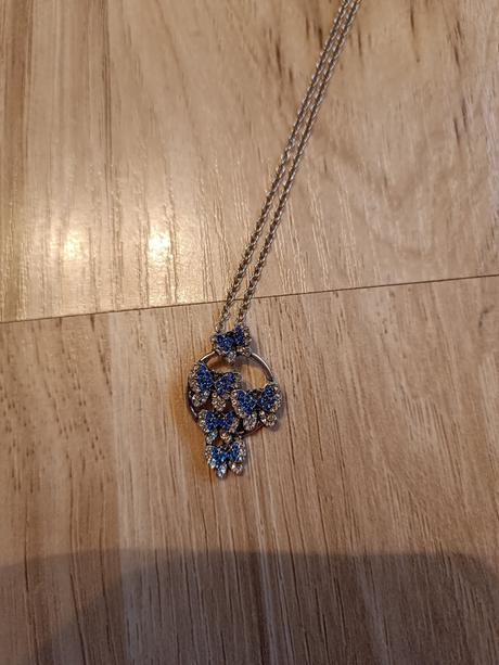 Retiazka s motýľmi, 