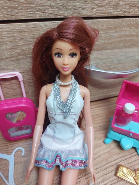 Barbie s meniacimi šatami, 
