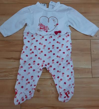 Body s patentkami vzadu, 62