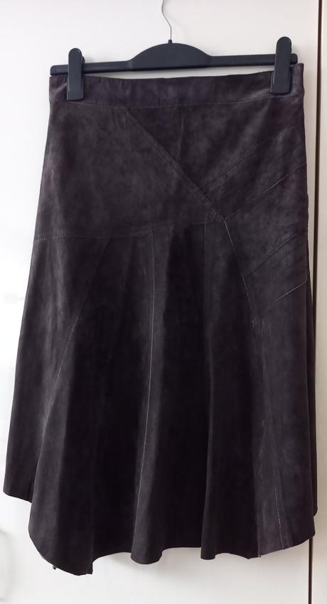 Kožená sukňa, 38