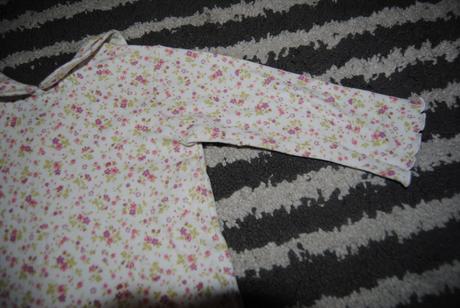 Kvetinkové tričko s límčekom, 74