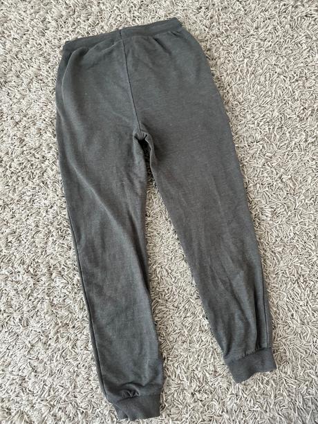 Tmavosive teplaky, sinsay,140