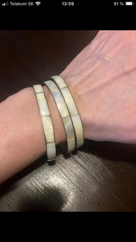 Náramky s perleťou,