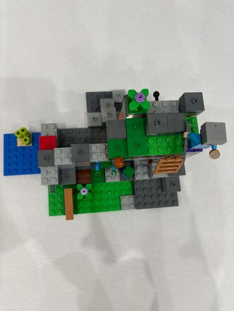 Lego minecraft 21141 jaskyňa so zombíkmi,