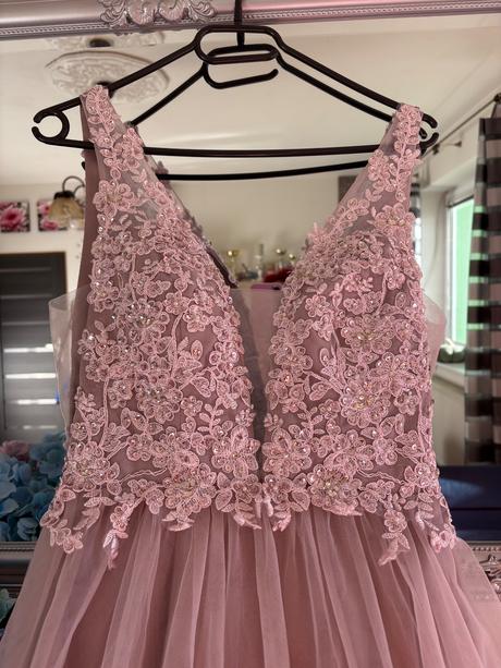 Púdrovoružové šaty, m