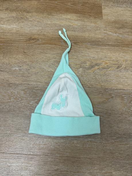 Vrúbkovaná čiapka so zajačikom, 62