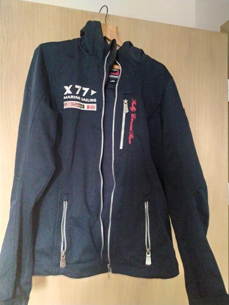 C221znackova bundicka s  par x oblecena na turi, s