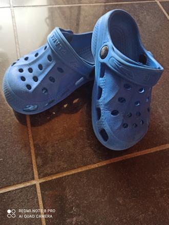 Gumenne slapky typu crocs, 26
