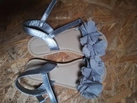 Sandalky reserved, reserved,34