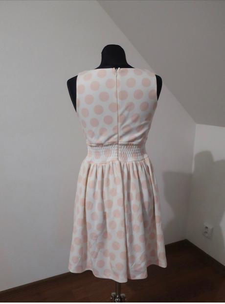 Ružové bodkované šaty, s