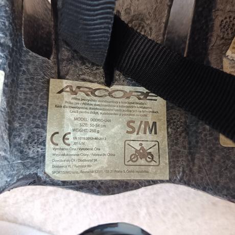 Cyklistická prilba, s