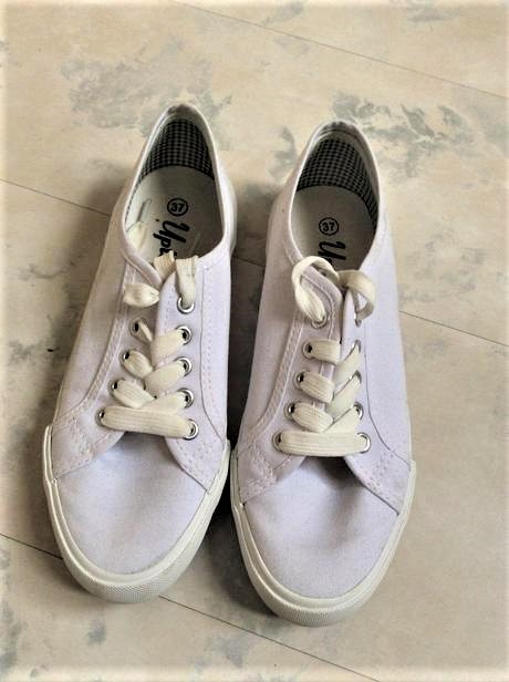 Biele tenisky, 37