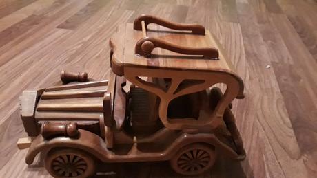 Predam retro drevene auto, 