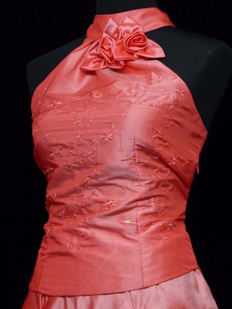 Kratke spolocenske saty, 44