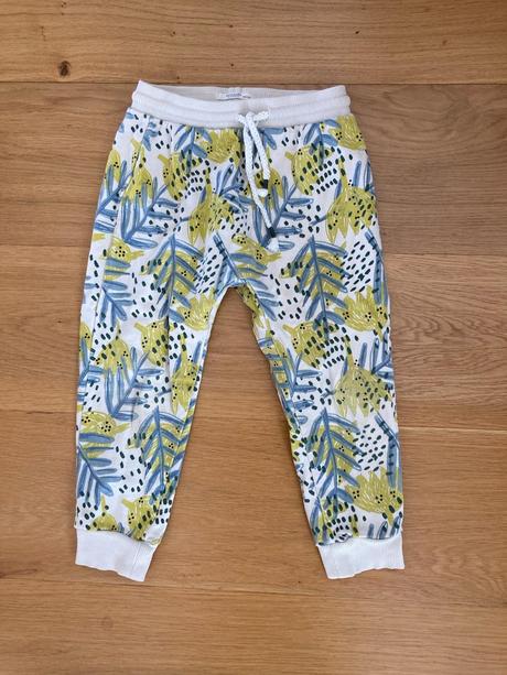 Teplaky so zaujimavym motivom, reserved,104