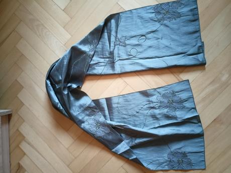 Korzetové spoločenské šaty, 40