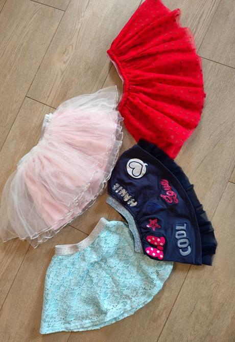 4 krásne sukničky zn.disney, primark, disney,98