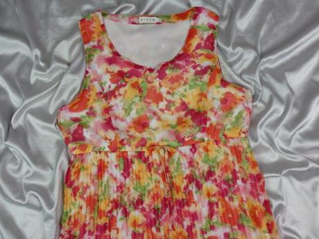 Luxusné letné plisované  šaty, 42