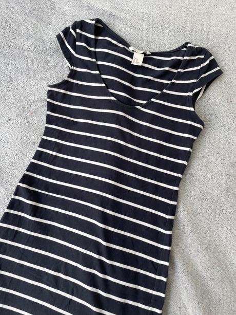 Pásikavé úzke šaty, xs