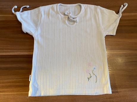 Biele krásne tričko s kvetinkami, 104