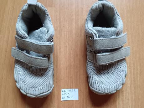 Platené tenisky, 27