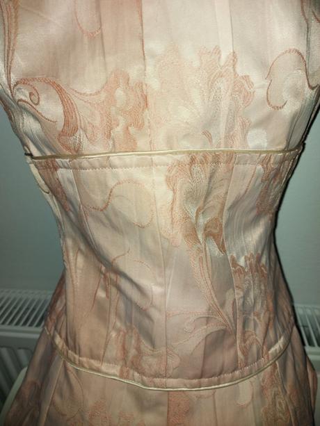 Staroružove slávnostné šaty, s