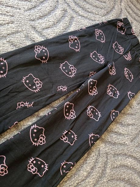 Legíny, hello kitty,146
