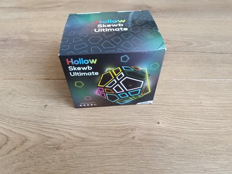 Hlavolam hollow skewb ultimate, 