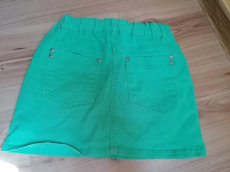 Zelená mini sukňa, 134