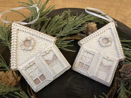 Medovník domček - perník s bielou polevou 2 ks, 