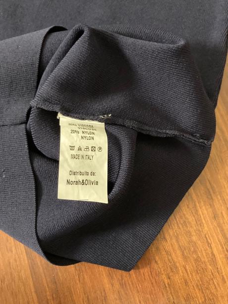 Uzke upletove saty talianska zn. noraholivia, s