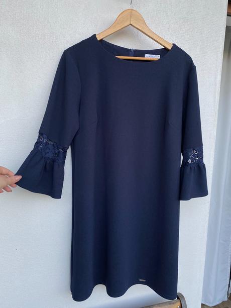 Spoločenské krátke šaty s volánovými rukávmi, m