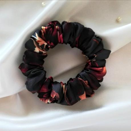 Saténová gumička scrunchie-tenká, vzorovaná ov,