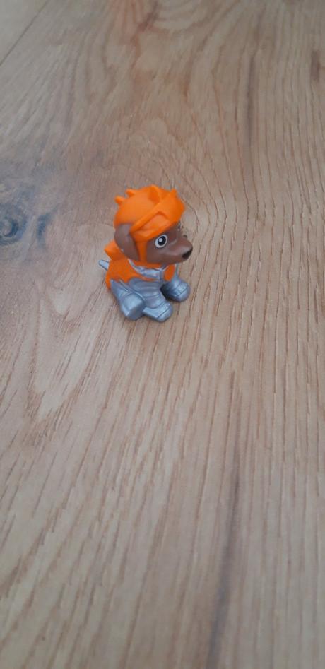 Figúrky z vajíčok, jogurtov a lízatiek, 