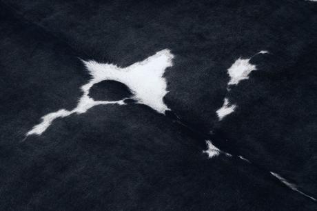 Syntetická hovädzia koža - čierno-biela, 100x150cm,