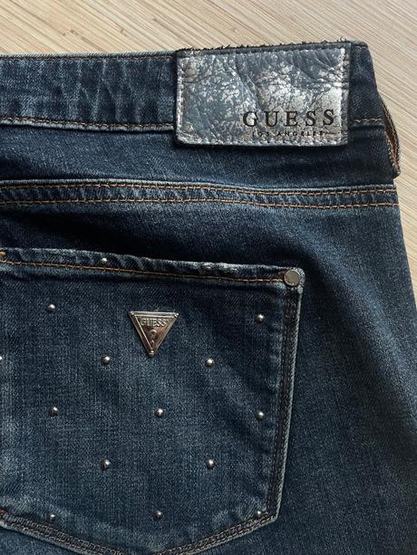 Tmavomodre vybijane rifle guess, guess,28