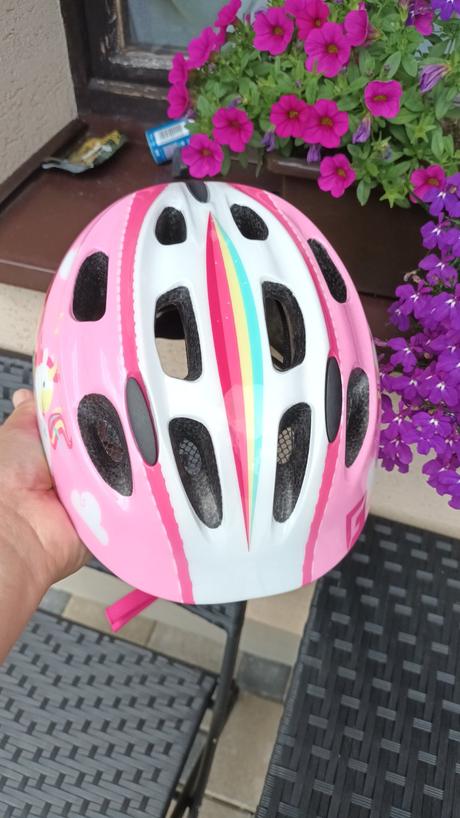 Kvalitná blikajúca značková prilba m 53-58 cm, m