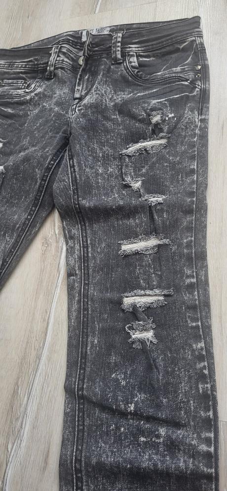 Šedé džínsy, gate,s