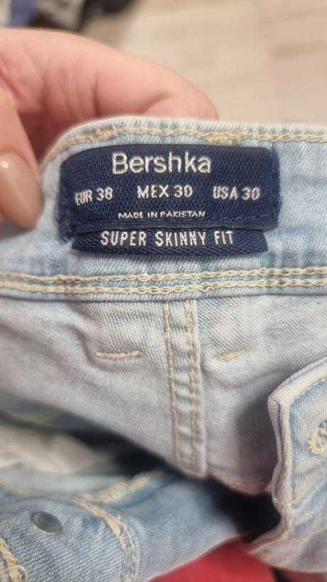 Bledomodre rifle, bershka,38