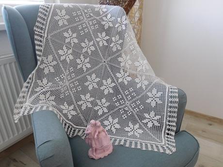 Štvorec háčkovaný biely, 