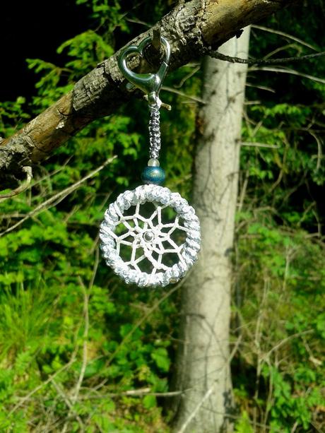 Prívesok mandala/lapač snov s minerálmi,